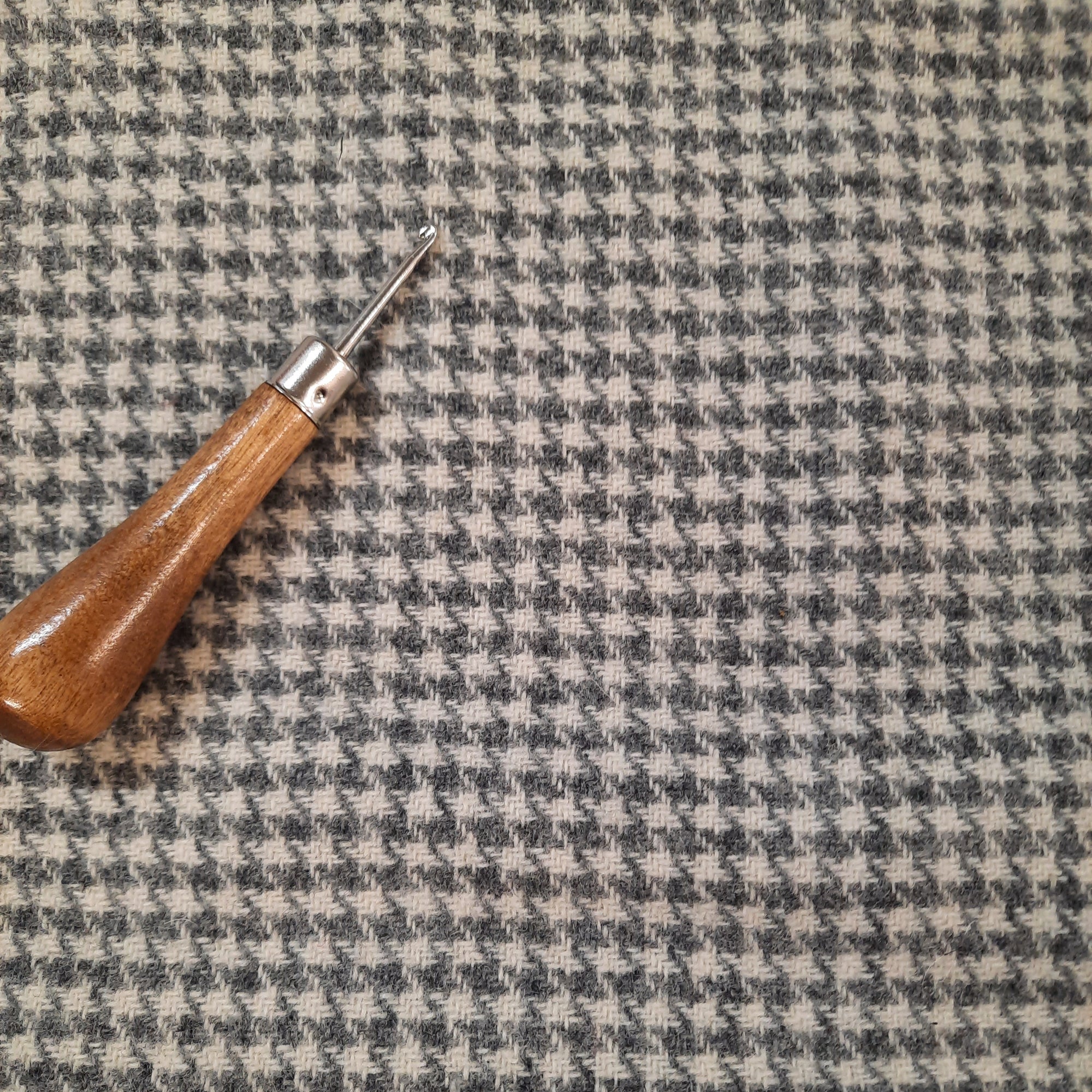 Textured Wool Fabric &quot;Gray Houndstooth&quot;